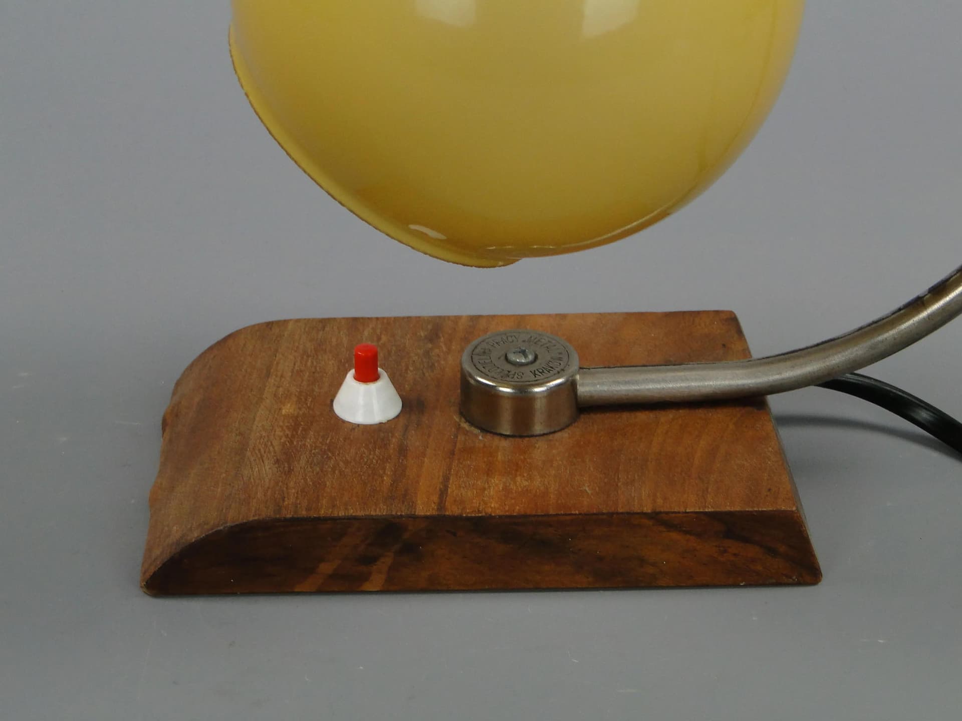 Lampa stołowa Art déco, szkło żółty, stal niklowana, drewno mahoń, Polska, lata 30. - 11319