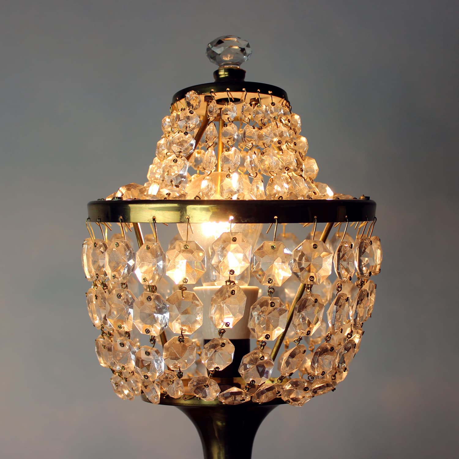 Lampa stołowa, Hollywood Regency, mosiądz złoty, kryształ, drewno, Czechosłowacja, lata 70. - 170770