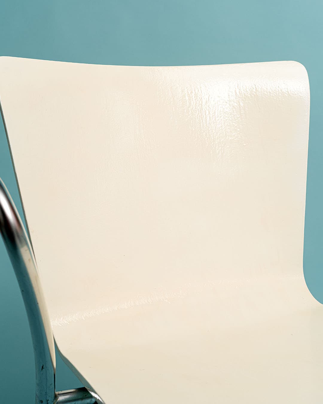 Krzesło, biały sklejka, stal chromowana, proj. V. Magistretti, Fritz Hansen, Dania, lata 90. - 170993