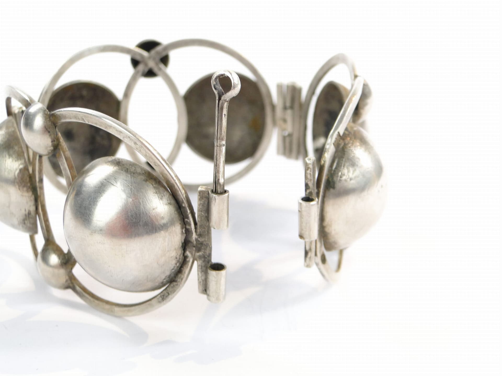 Srebrna, szeroka bransoletka, Orno, Warszawa l 60. - 171101