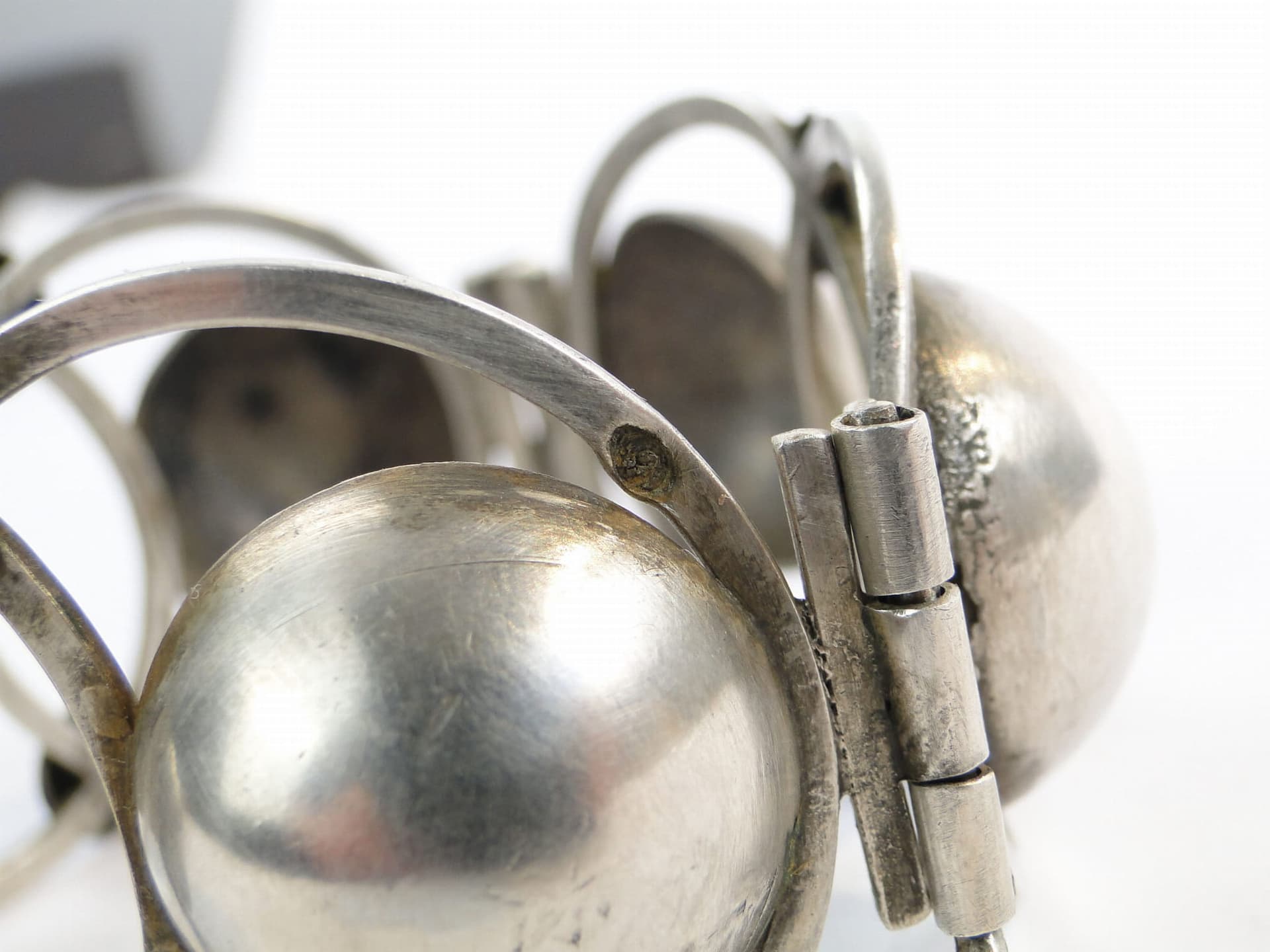 Srebrna, szeroka bransoletka, Orno, Warszawa l 60. - 171100