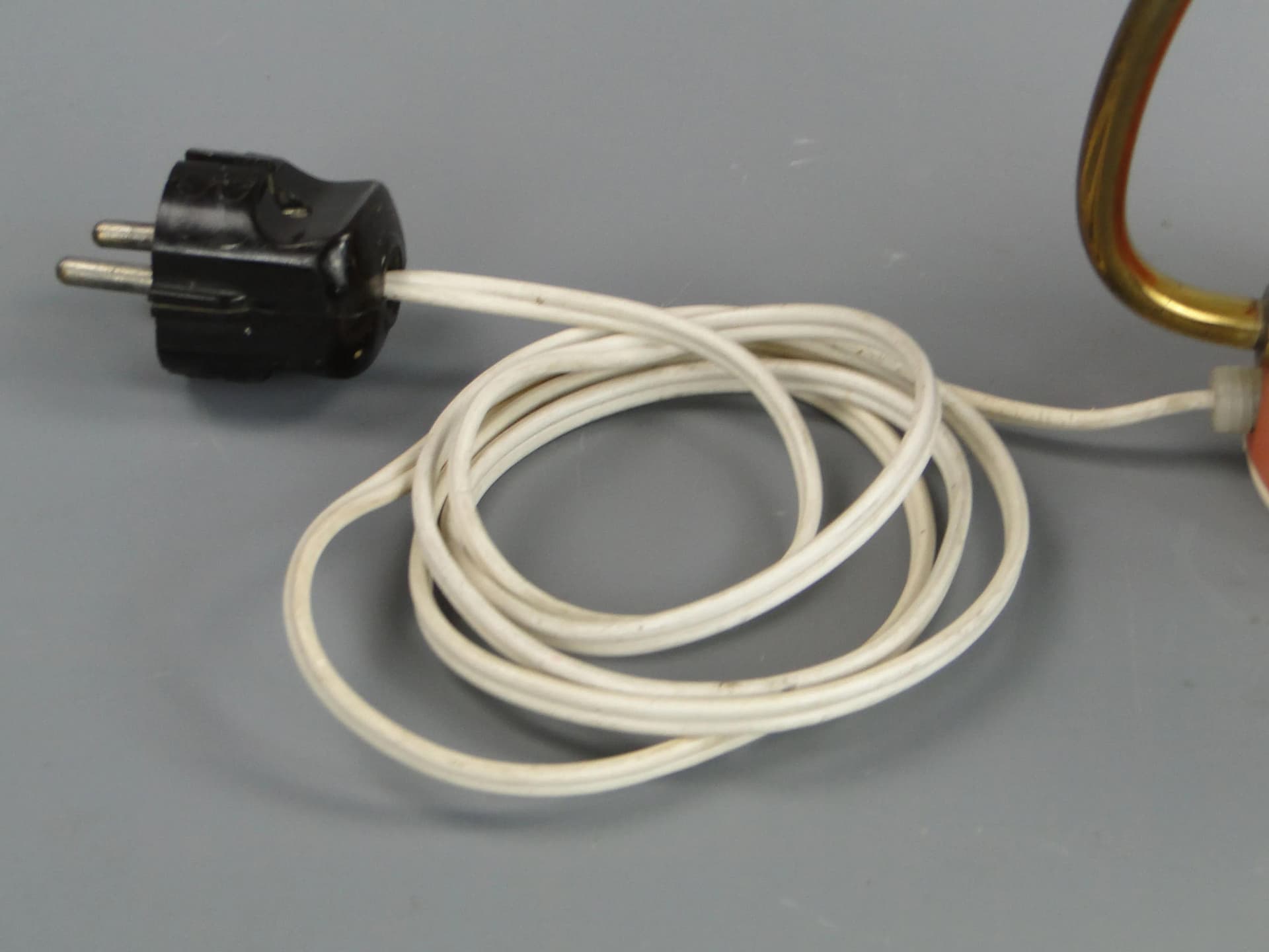 Lampa stołowa, pastelowy róż, stal lakierowana, mosiądz, szkło, Stilnovo, Włochy, lata 50. - 11251