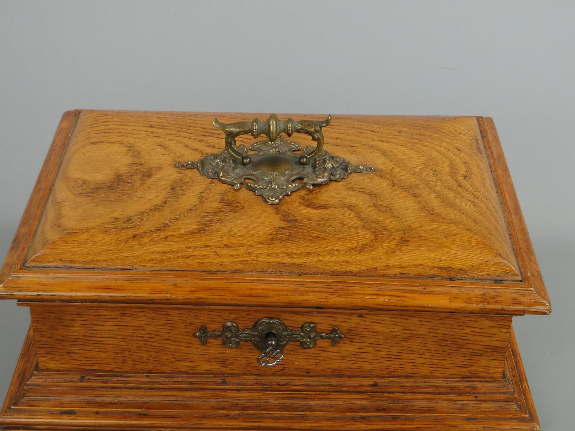 Kaseta biedermeier, brązowy, dąb, Austria, XIX w. - 11374