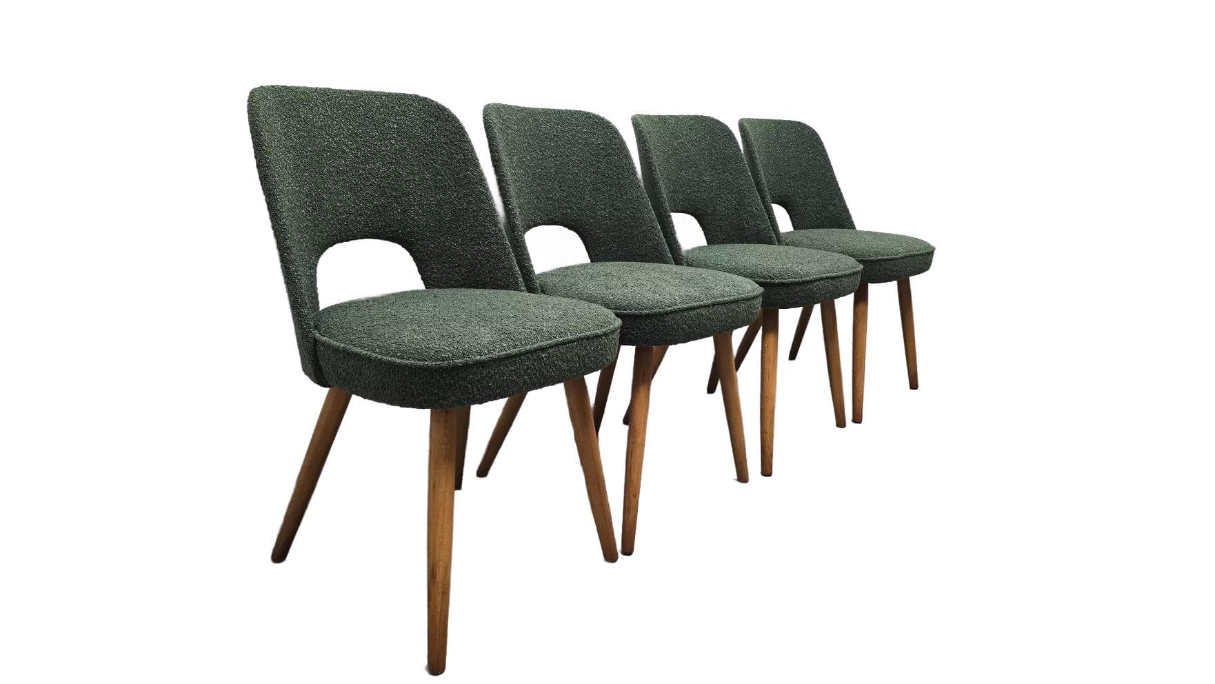 Zestaw czterech krzeseł, bouclé zielony, dąb, proj. O. Haerdtl, Tatra Nabytok, Czechosłowacja, lata 60.