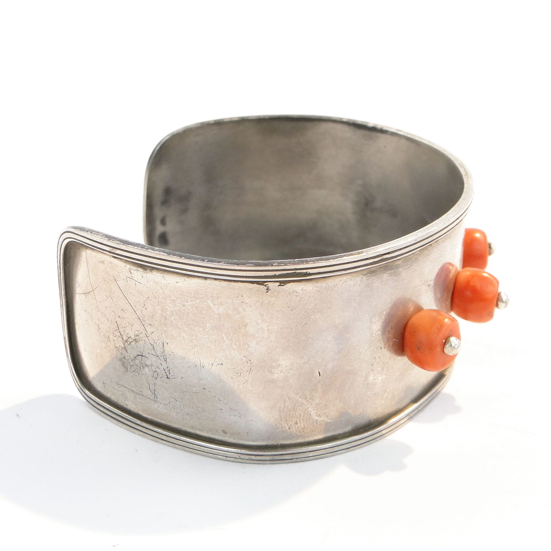 Bransoletka mankietowa, koral pomarańczowy, srebro, proj. A. Folfas, Polska, lata 80. - 171609