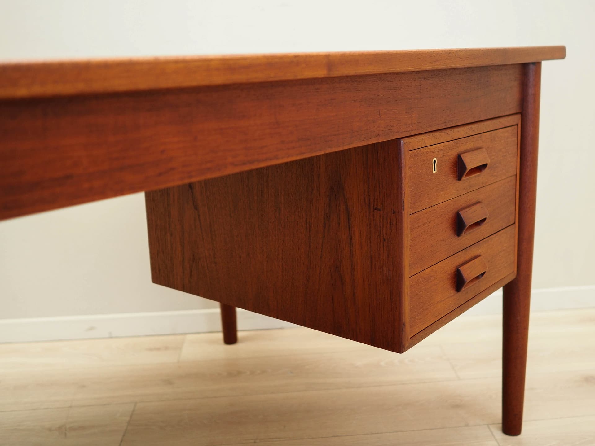 Desk, brown teak, by B. Mogensen, Denmark, 1960s. - 171818
