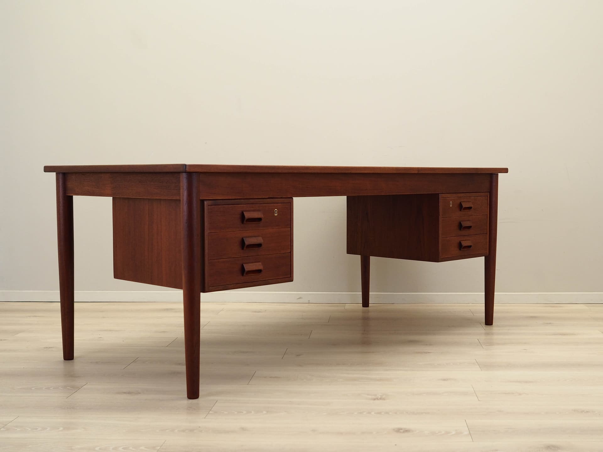 Desk, brown teak, by B. Mogensen, Denmark, 1960s. - 171807