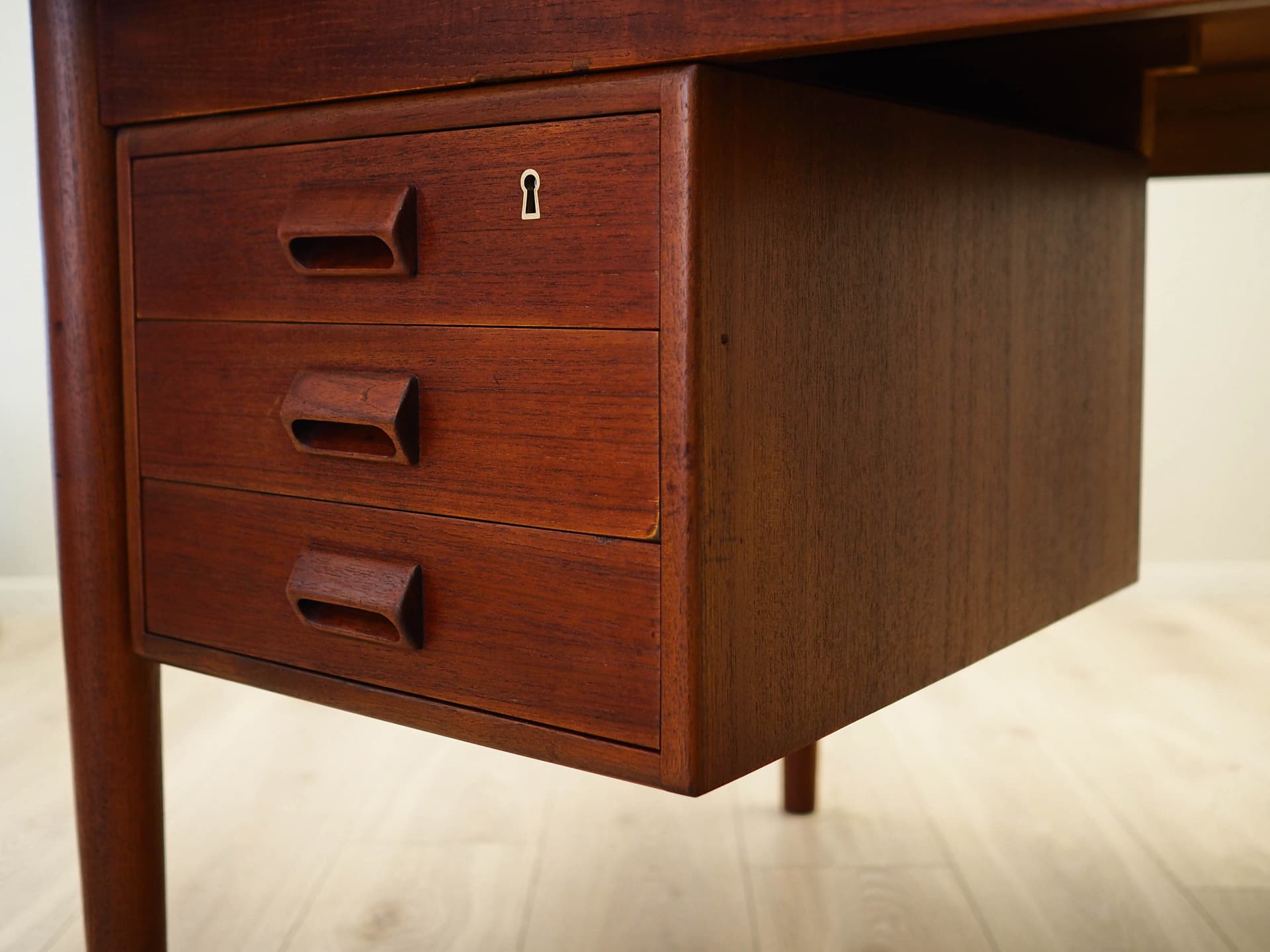 Desk, brown teak, by B. Mogensen, Denmark, 1960s. - 171814