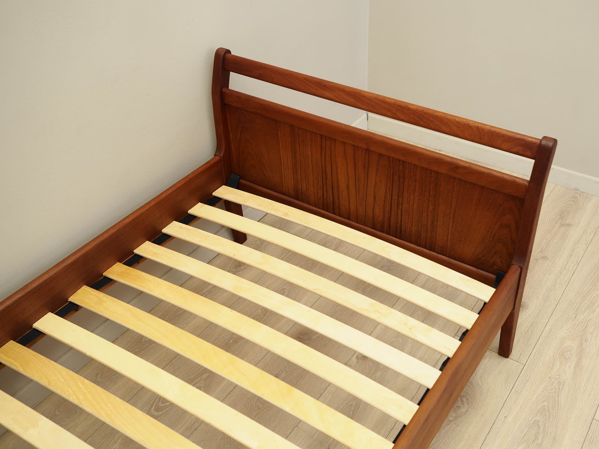 Łóżko, teak brązowy jasny, Dania, lata 70. - 171822