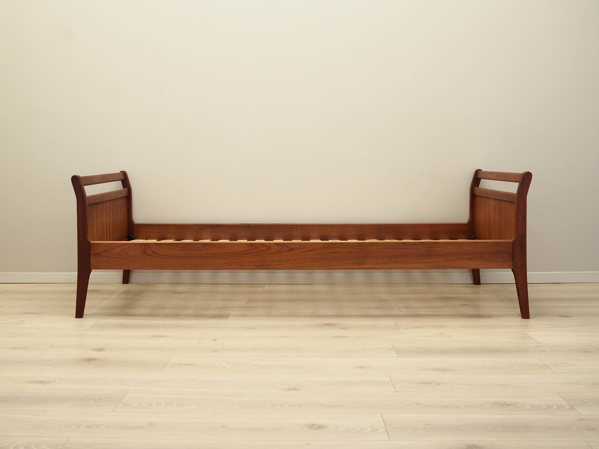 Łóżko, teak brązowy jasny, Dania, lata 70. - 171821