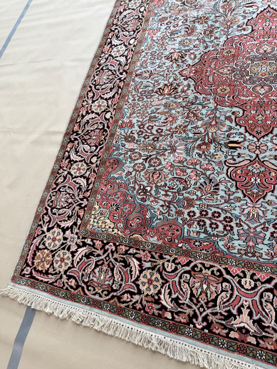 Rug Ghoum, silver, silk, India - 172143