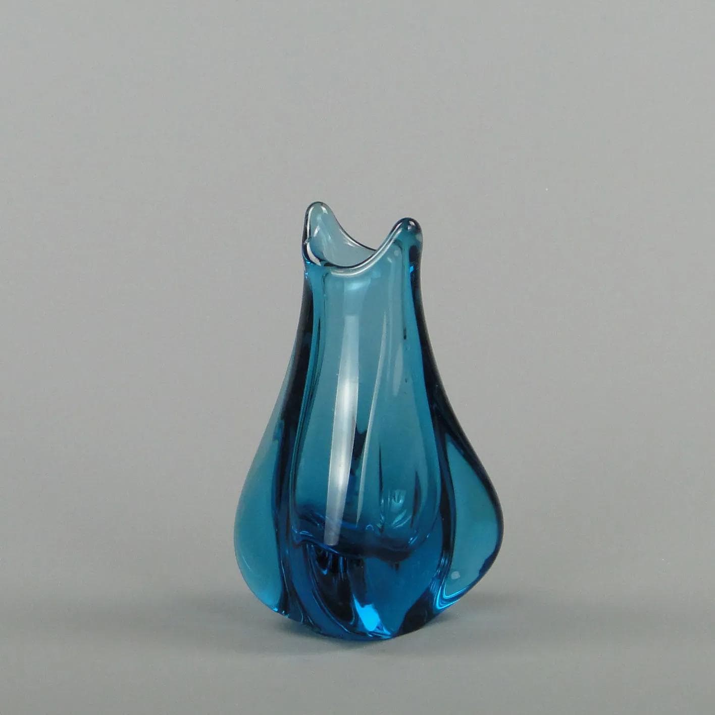 Wazon, błękitny, szkło, proj. J. Beranek, Skrdlovice, Czechosłowacja, lata 60. - 11445