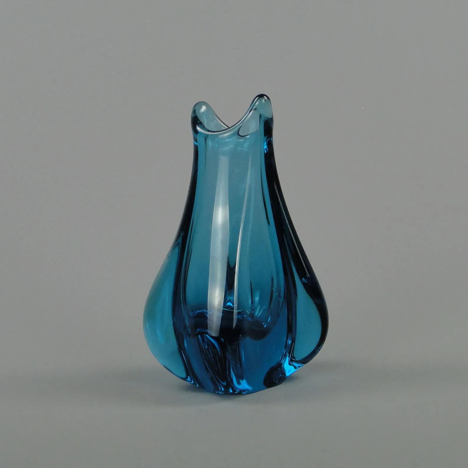 Wazon, błękitny, szkło, proj. J. Beranek, Skrdlovice, Czechosłowacja, lata 60. - 11442