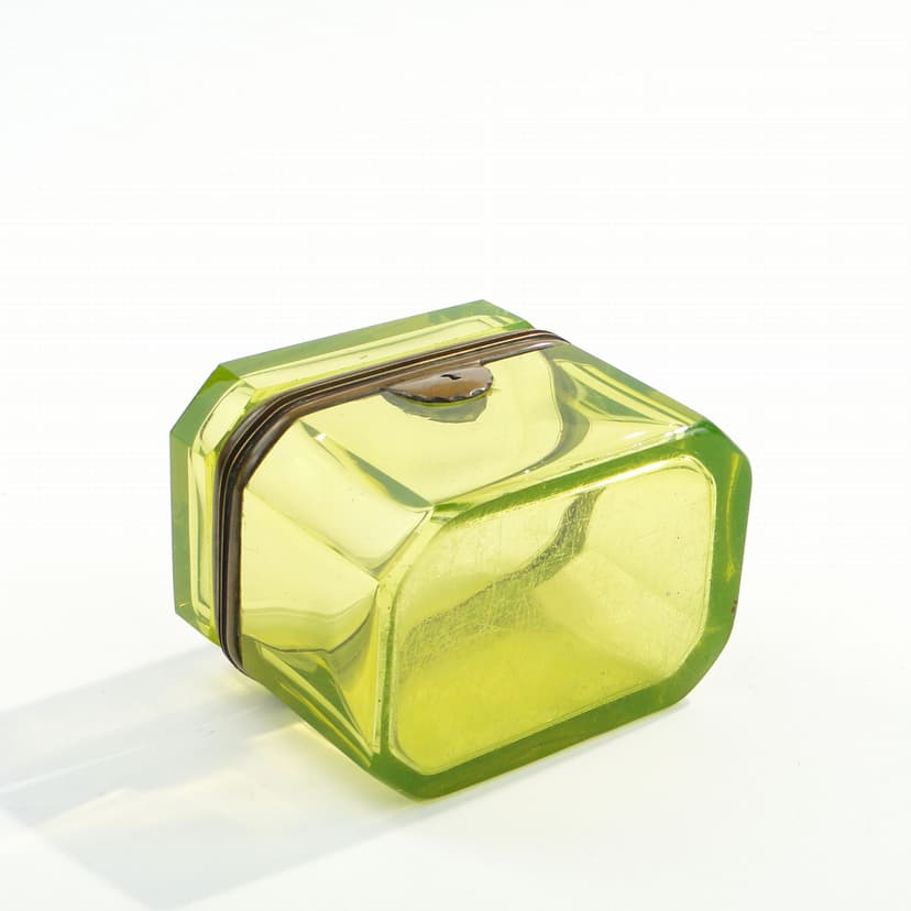 Herbatnica biedermeier, turkus szkło uranowe, Austria, XIX wiek