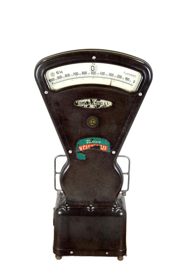Waga sklepowa, ciemnobrązowy bakelit, Czechy, lata 40. - WYMIARY