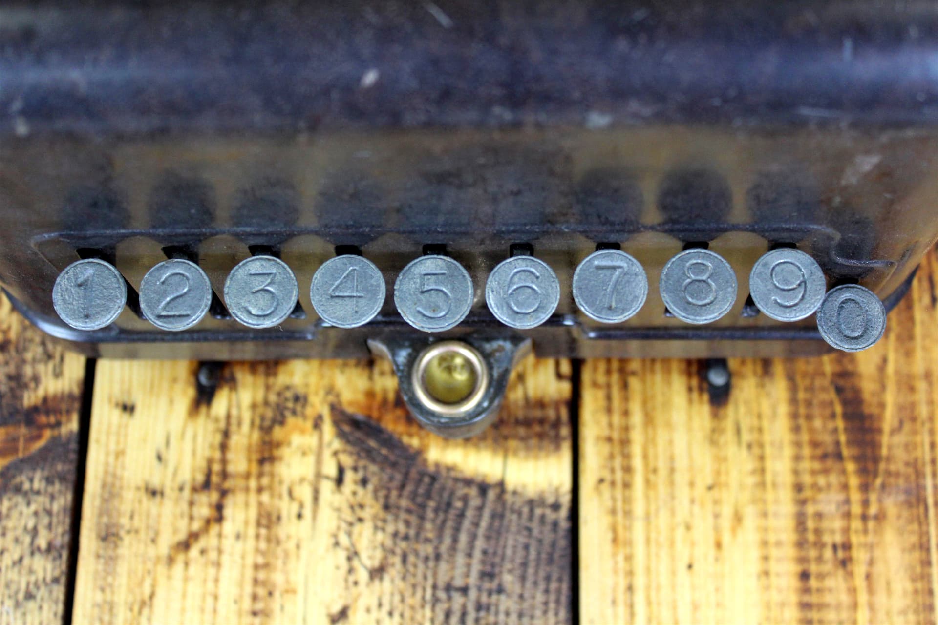 Waga sklepowa, ciemnobrązowy bakelit, Czechy, lata 40. - 172393