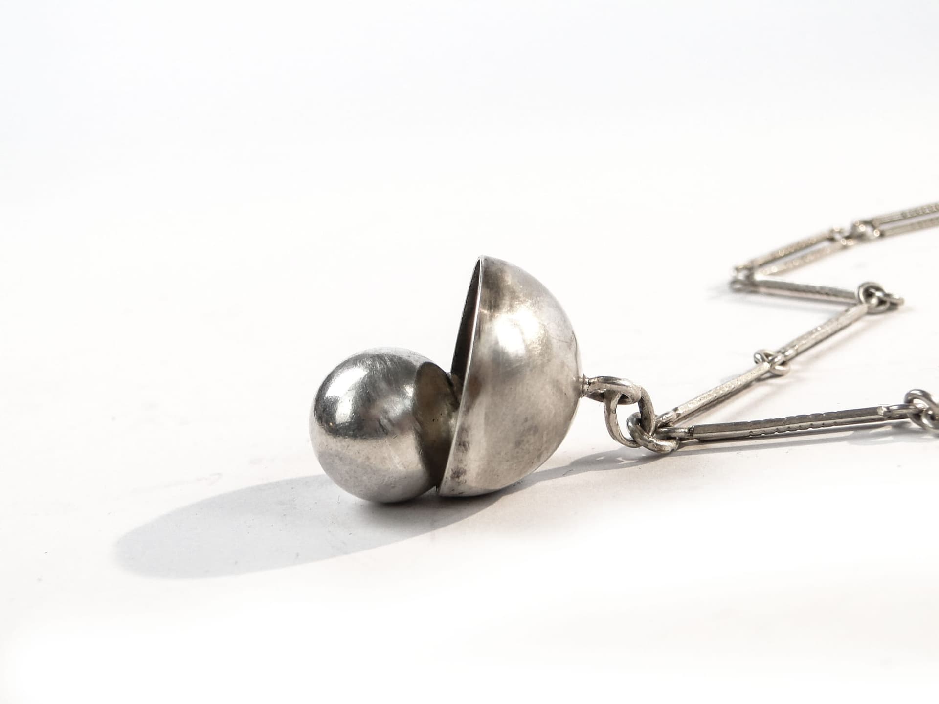 Naszyjnik dzwoneczek, srebro, Polska, lata 60. - 172496