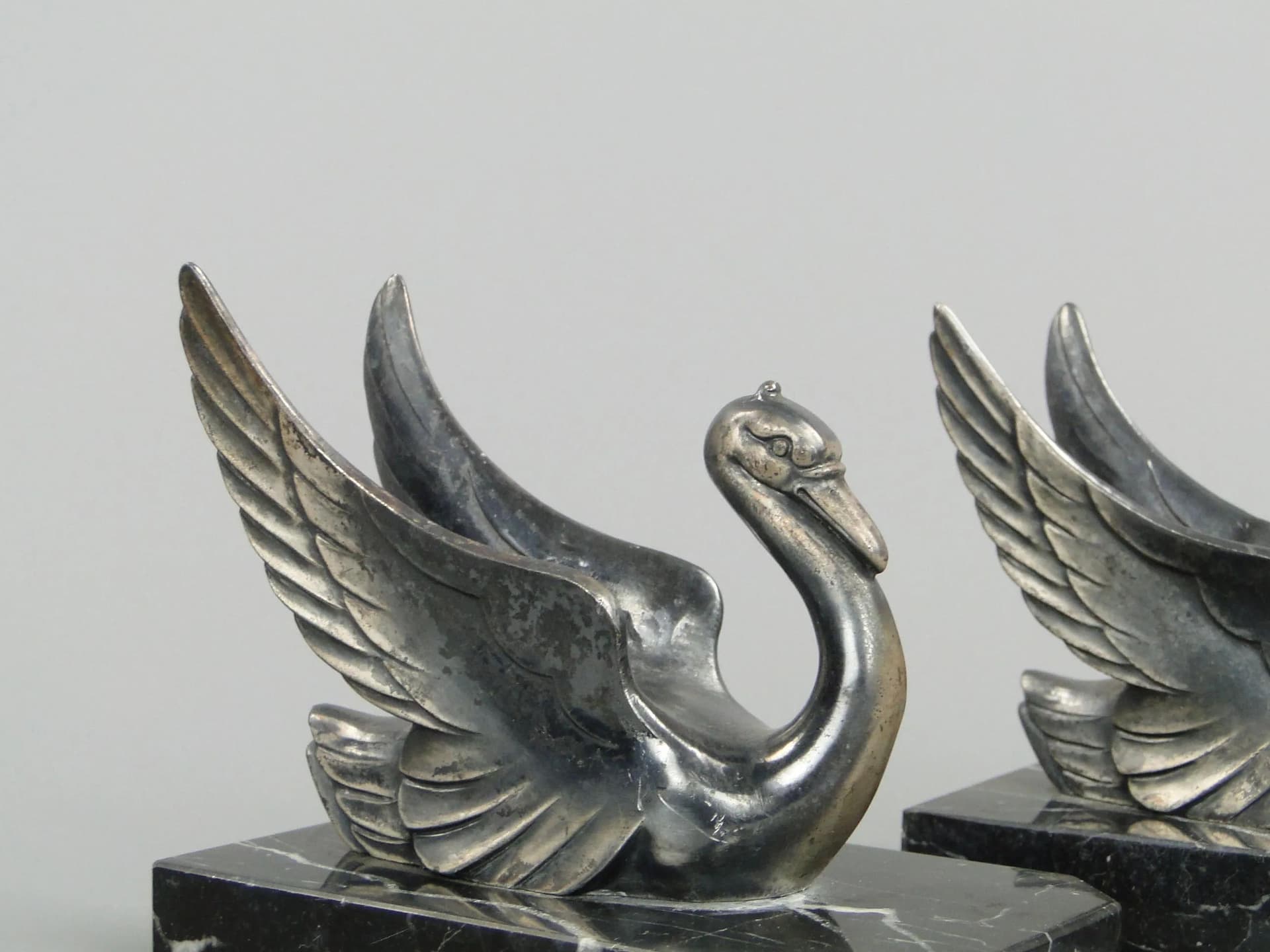 Pair of bookends Art Deco, dark brown marble, France, 1920s. - 11484