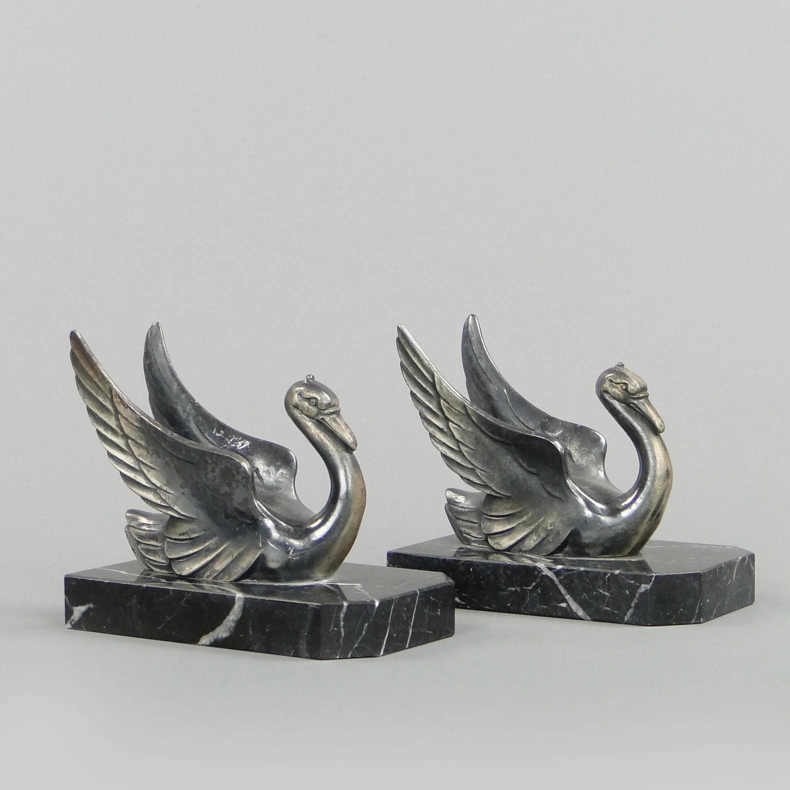 Pair of bookends Art Deco, dark brown marble, France, 1920s. - 11483