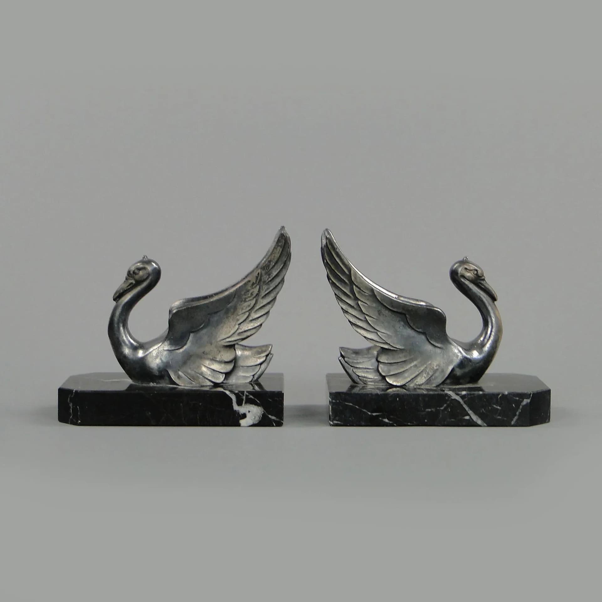 Pair of bookends Art Deco, dark brown marble, France, 1920s. - 11482