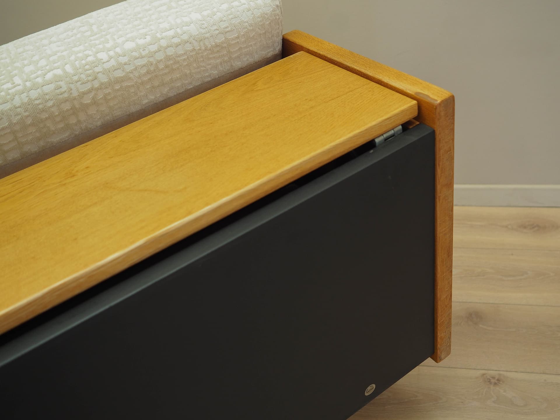 Sofa, kremowa, dąb, proj. H. J. Wegner, Getama, Dania, lata 60. - 172903