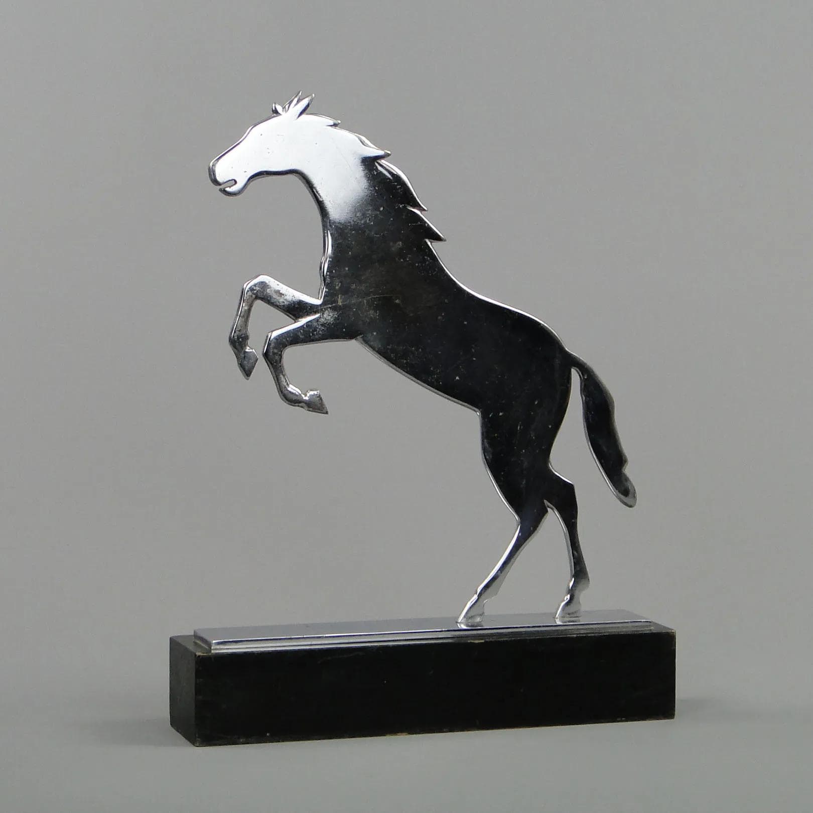 Figura konia Art Deco, srebrny mosiądz chromowany, stal patynowana, drewno czarne, proj. K. Hagenauer, Austria, lata 20. - 11491