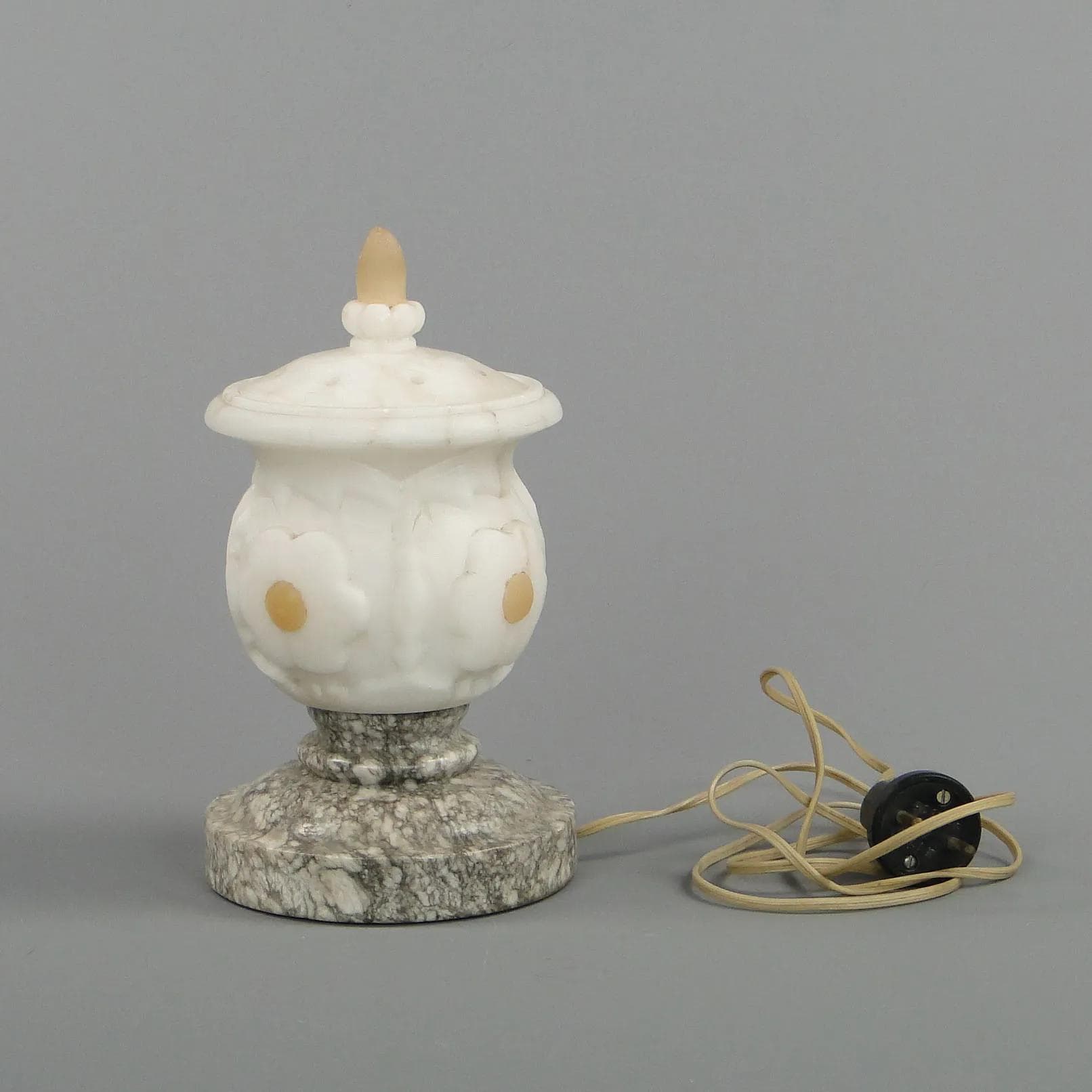 Lampa stołowa Art Deco, alabaster biały, granit szary, Francja, lata 20. - 11499