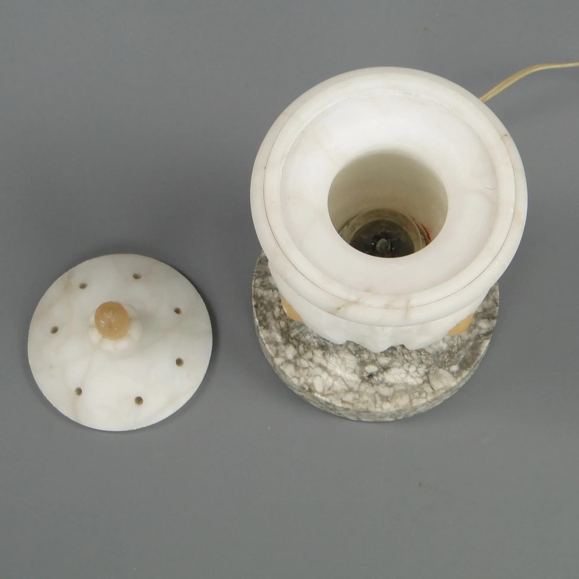 Lampa stołowa Art Deco, alabaster biały, granit szary, Francja, lata 20. - 11505