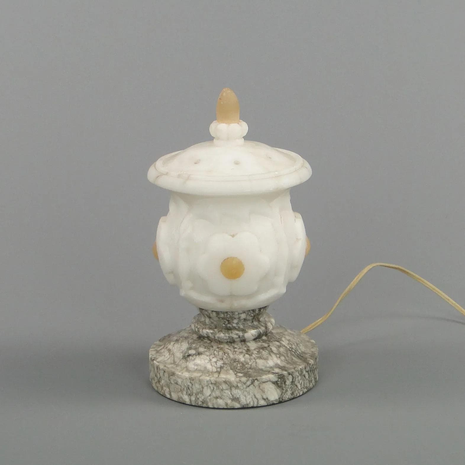 Lampa stołowa Art Deco, alabaster biały, granit szary, Francja, lata 20. - 11501