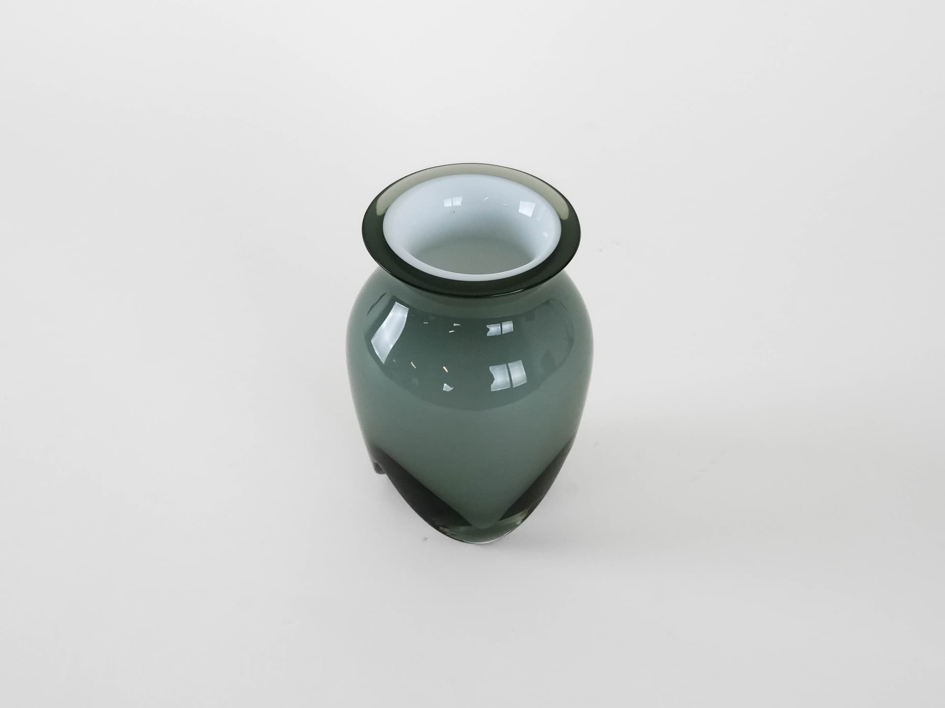 Wazon, dymnoszary, szkło, proj. L. Utzon, Rosendahl, Dania, XXI w. - 173078