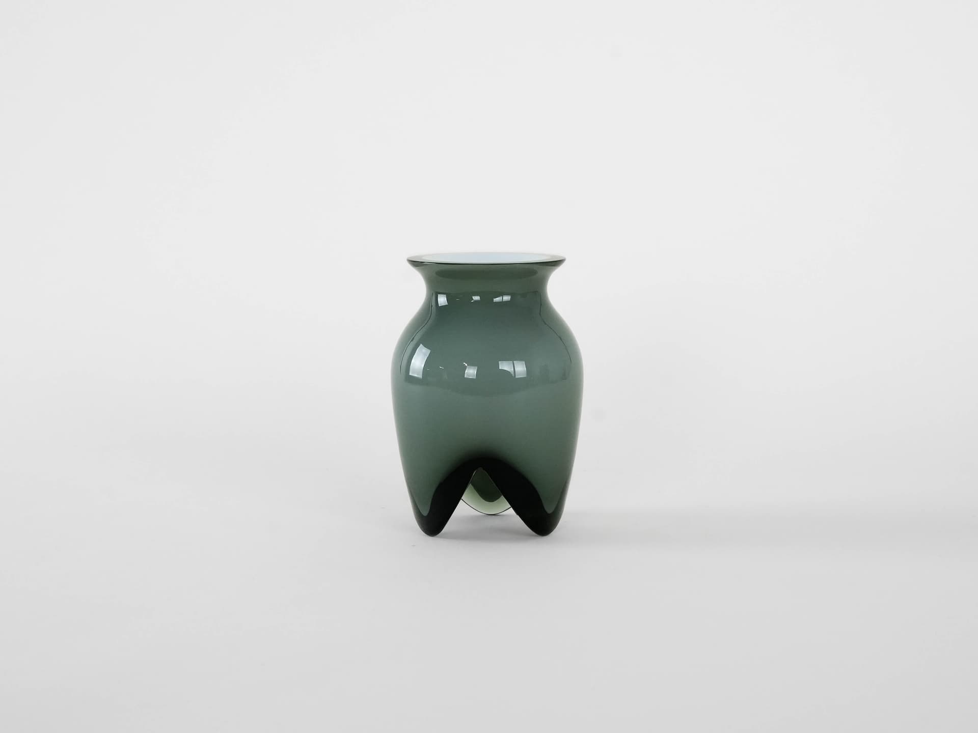 Wazon, dymnoszary, szkło, proj. L. Utzon, Rosendahl, Dania, XXI w. - 173079