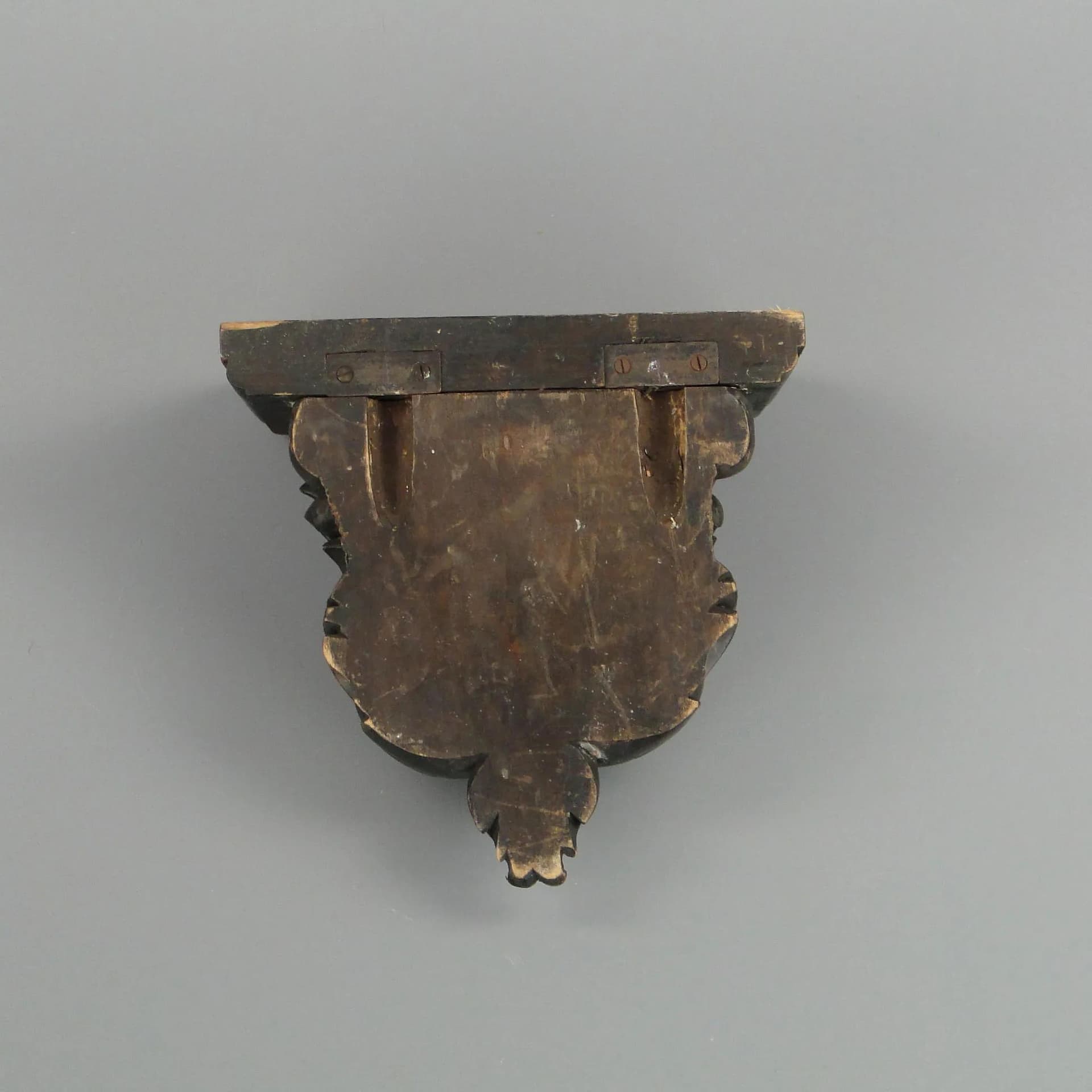 Półka ścienna z motywem akantu, orzech brąz ciemny, Austria, XIX w. - 11515