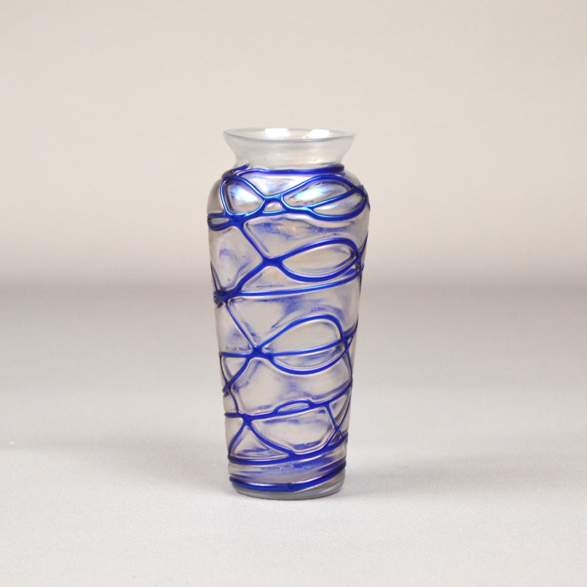 Wazon secesyjny, szkło mlecznobiałe, Pallme-Koenig, Czechy, początek XX w. - 1258