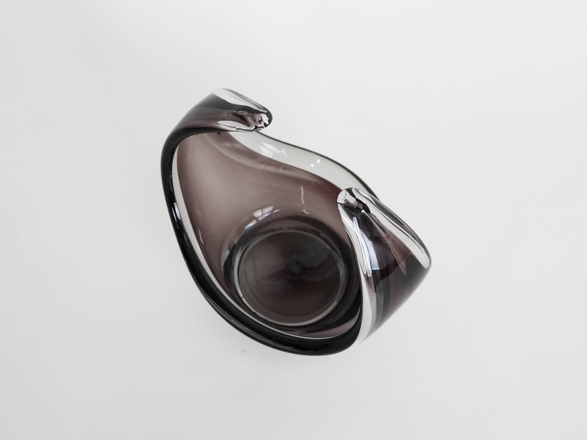 Fruit bowl, violet glass, Italy, 1960s. - 173204