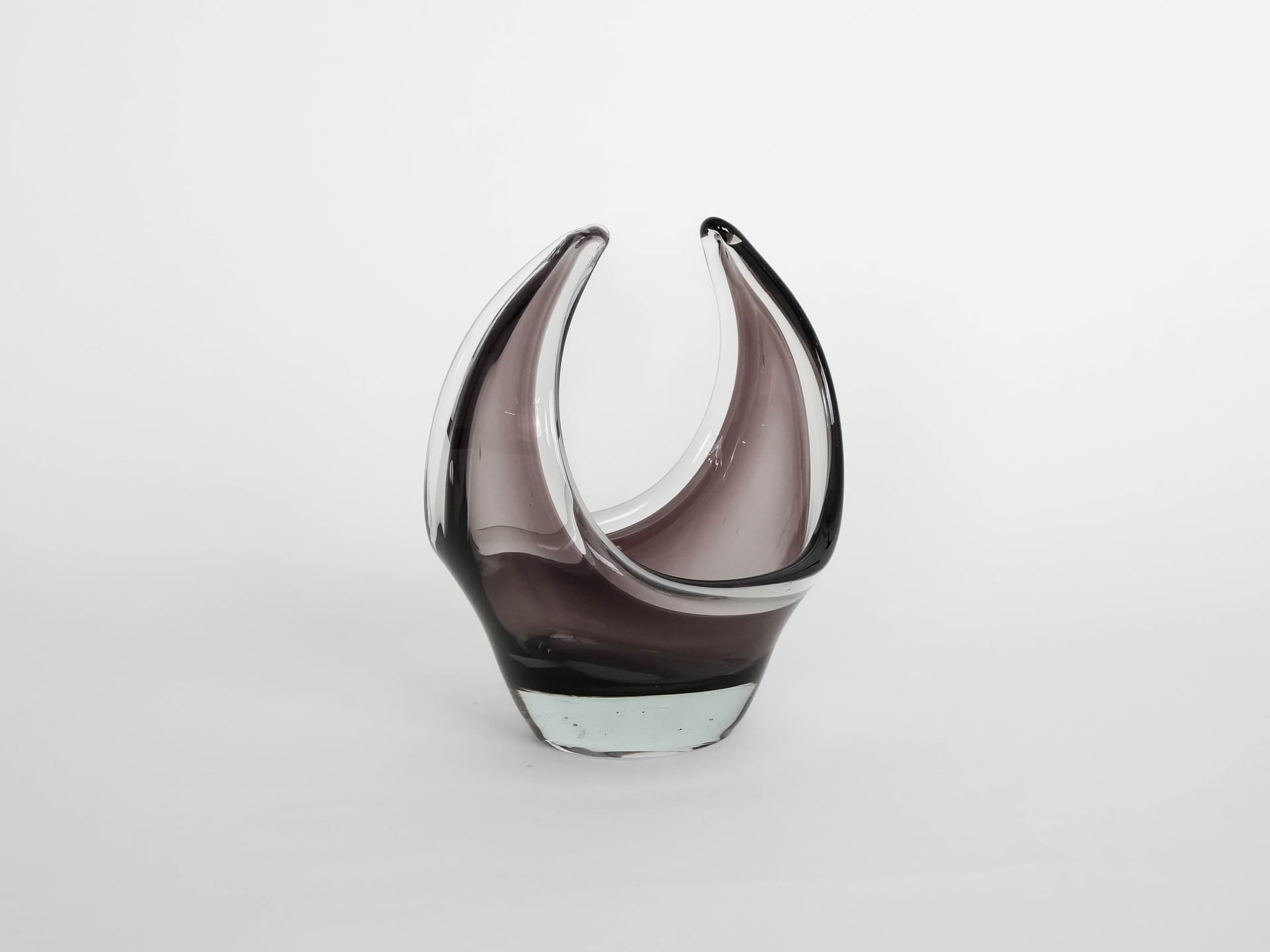 Fruit bowl, violet glass, Italy, 1960s. - 173205