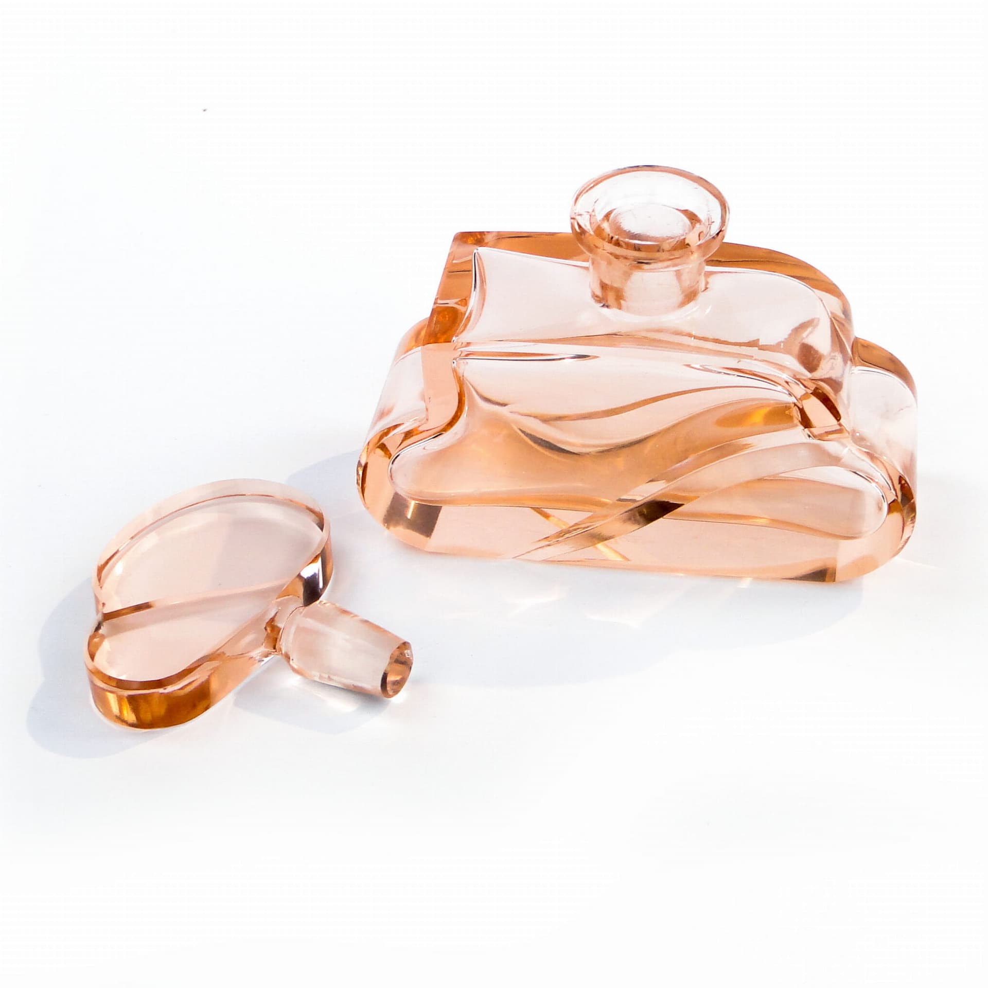 Decanter Art Deco, pink crystal glass, Moser, Czech Republic, 1930s. - 173385