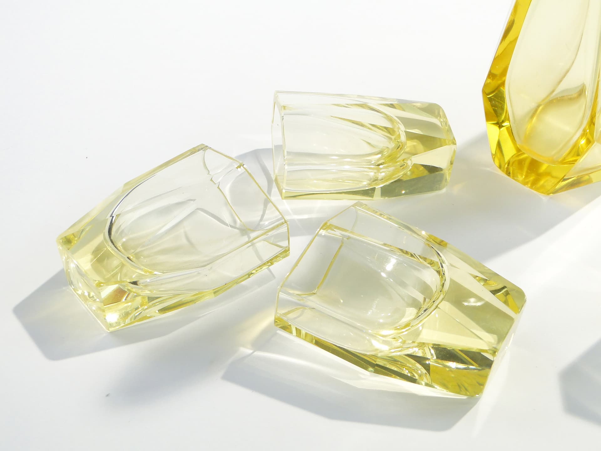 Serwis likierowy Art Deco, cytrynowy, szkło kryształowe, Moser, Czechy, lata 30. - 173405