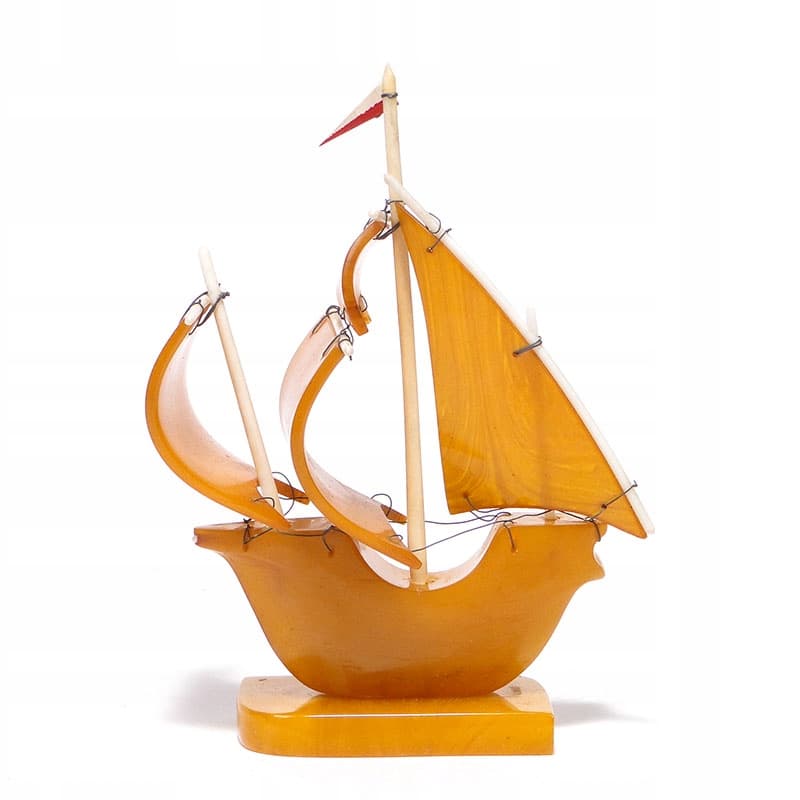 Model żaglowca, pomarańczowy bakelit, Polska, lata 50.