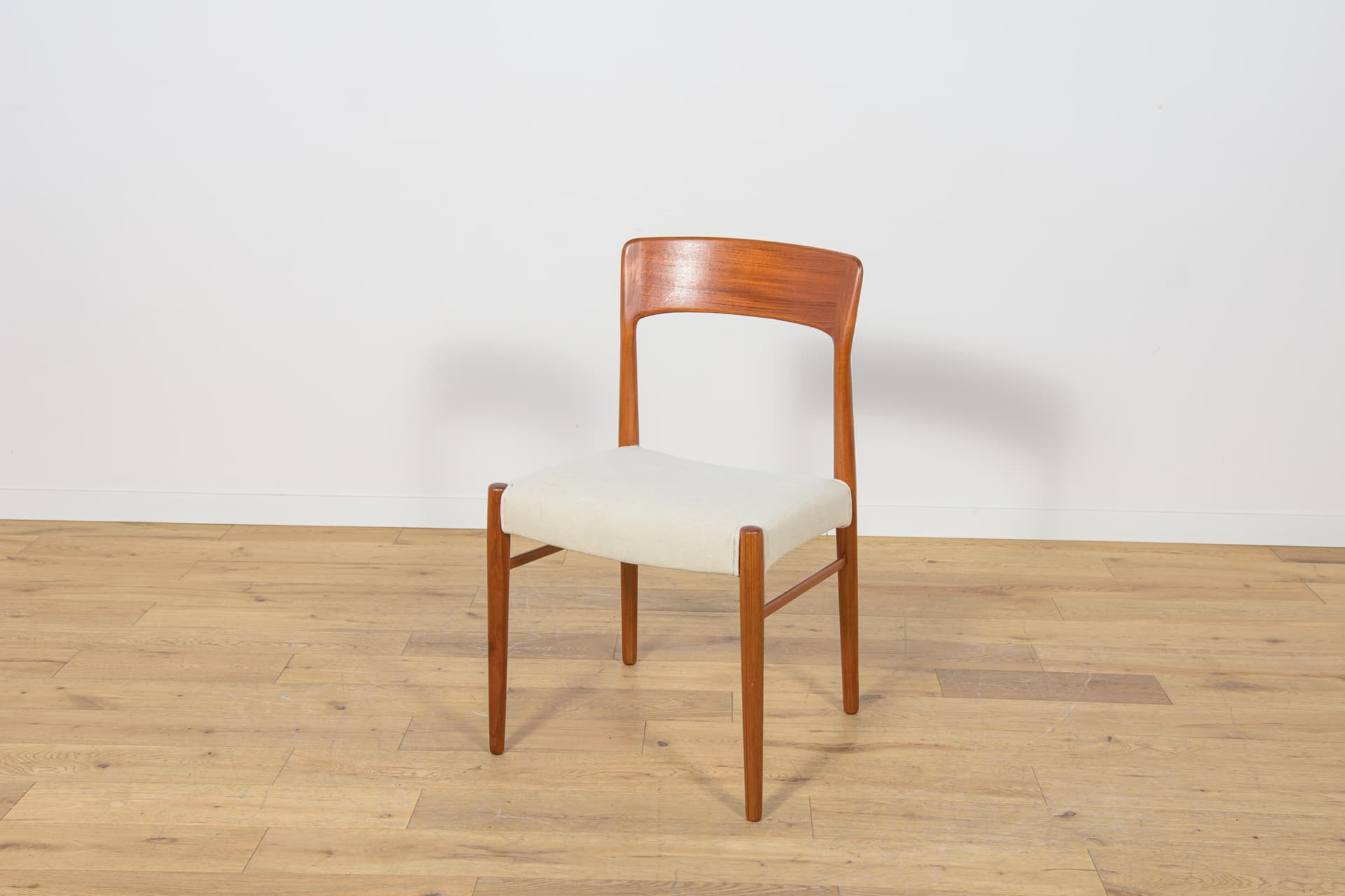 Set of six chairs Model 26, teak, ivory, by H. Kjærnulf, Korup Stolefabrik, Denmark, 1960s. - 173657