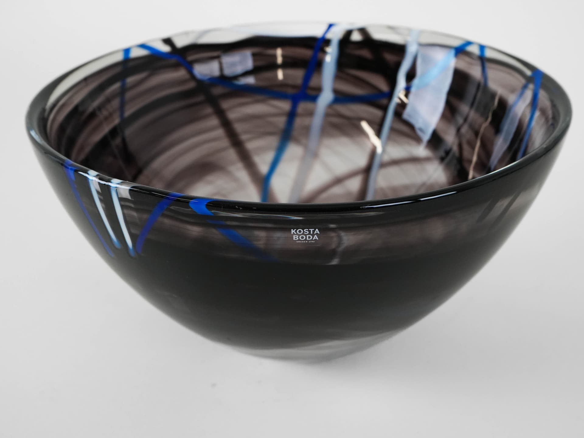 Bowl Contrast, multicolor glass, by A. Ehrner, Kosta Boda, Sweden, 1980s. - 173782