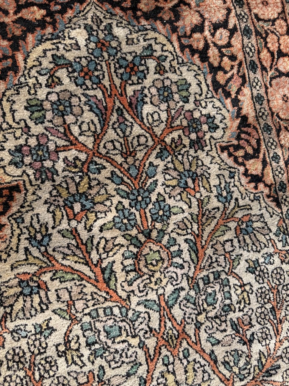 Rug Ghoum, ivory silk, India, 1990s. - 174239