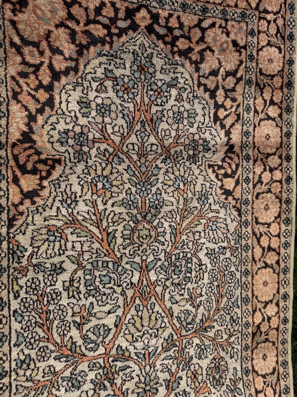 Rug Ghoum, ivory silk, India, 1990s. - 174236