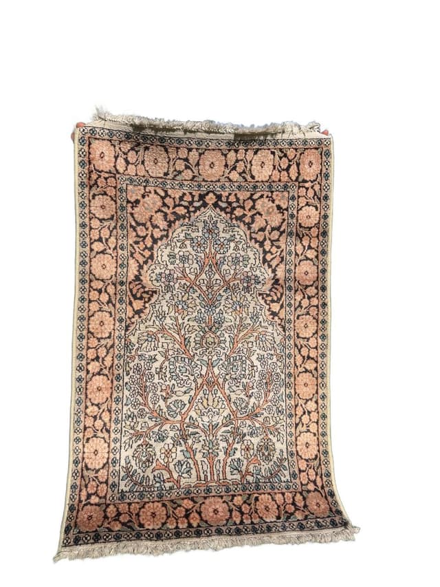 Rug Ghoum, ivory silk, India, 1990s. - DIMENSION