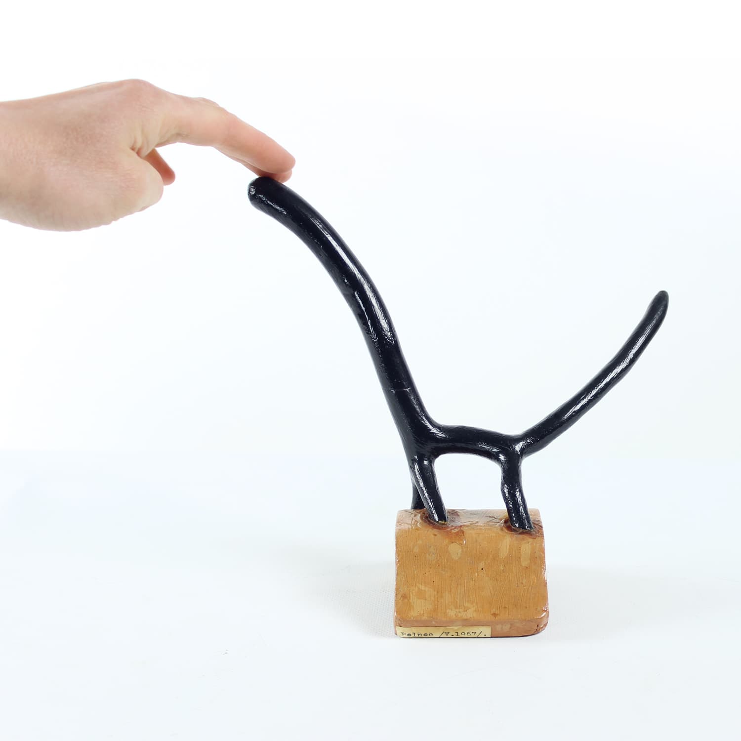 Rzeźba abstrakcyjna zwierzę, ceramika ciemnobrązowa, aut. Pelnec, lata 60. - 174372