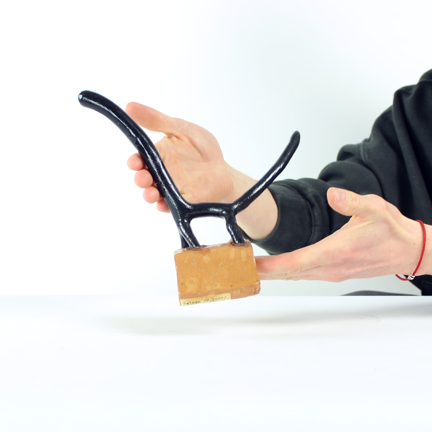 Rzeźba abstrakcyjna zwierzę, ceramika ciemnobrązowa, aut. Pelnec, lata 60. - 174373