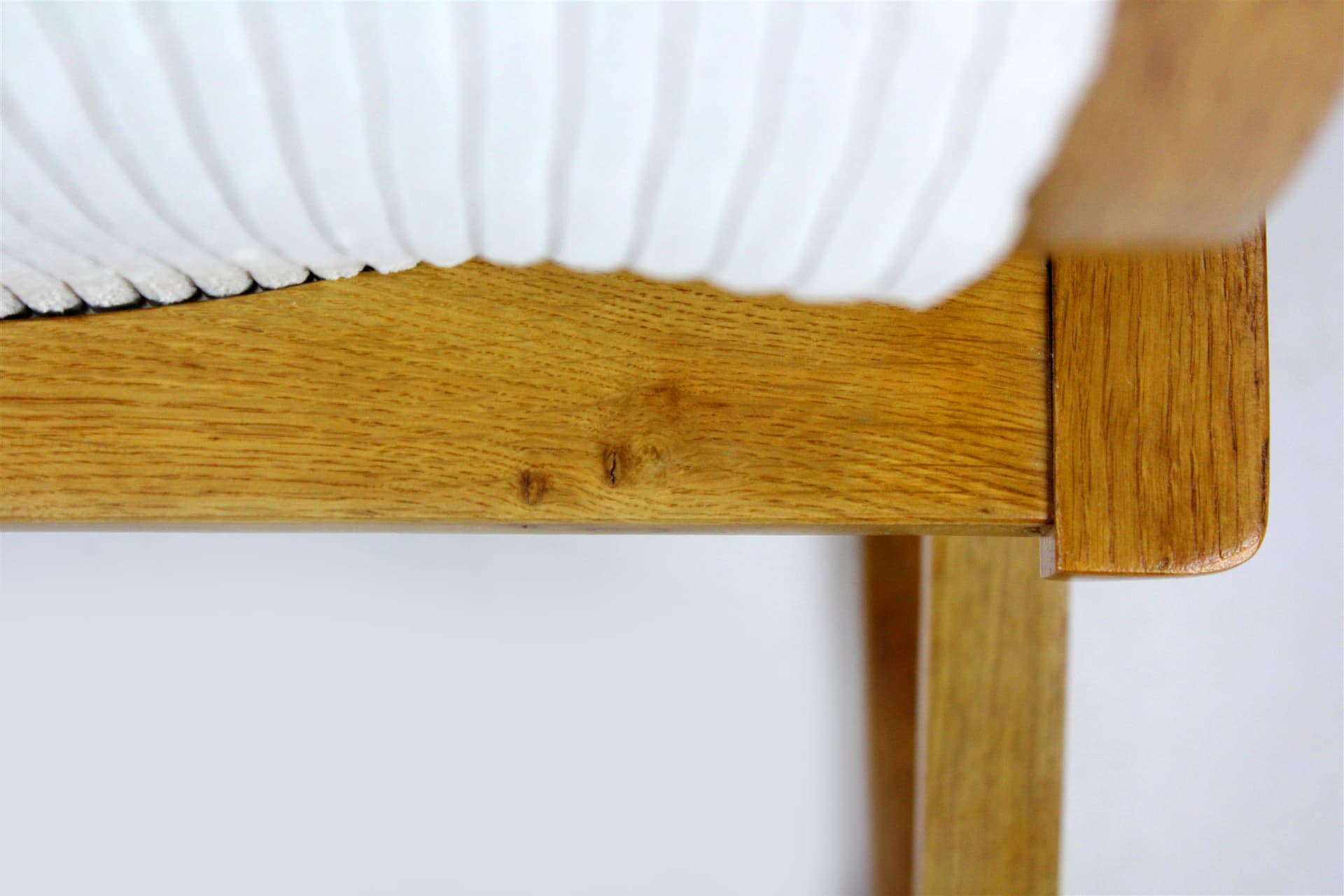 Fotel bujany, beżowy, sklejka, proj. L. Volák, Czechy, lata 60. - 174479