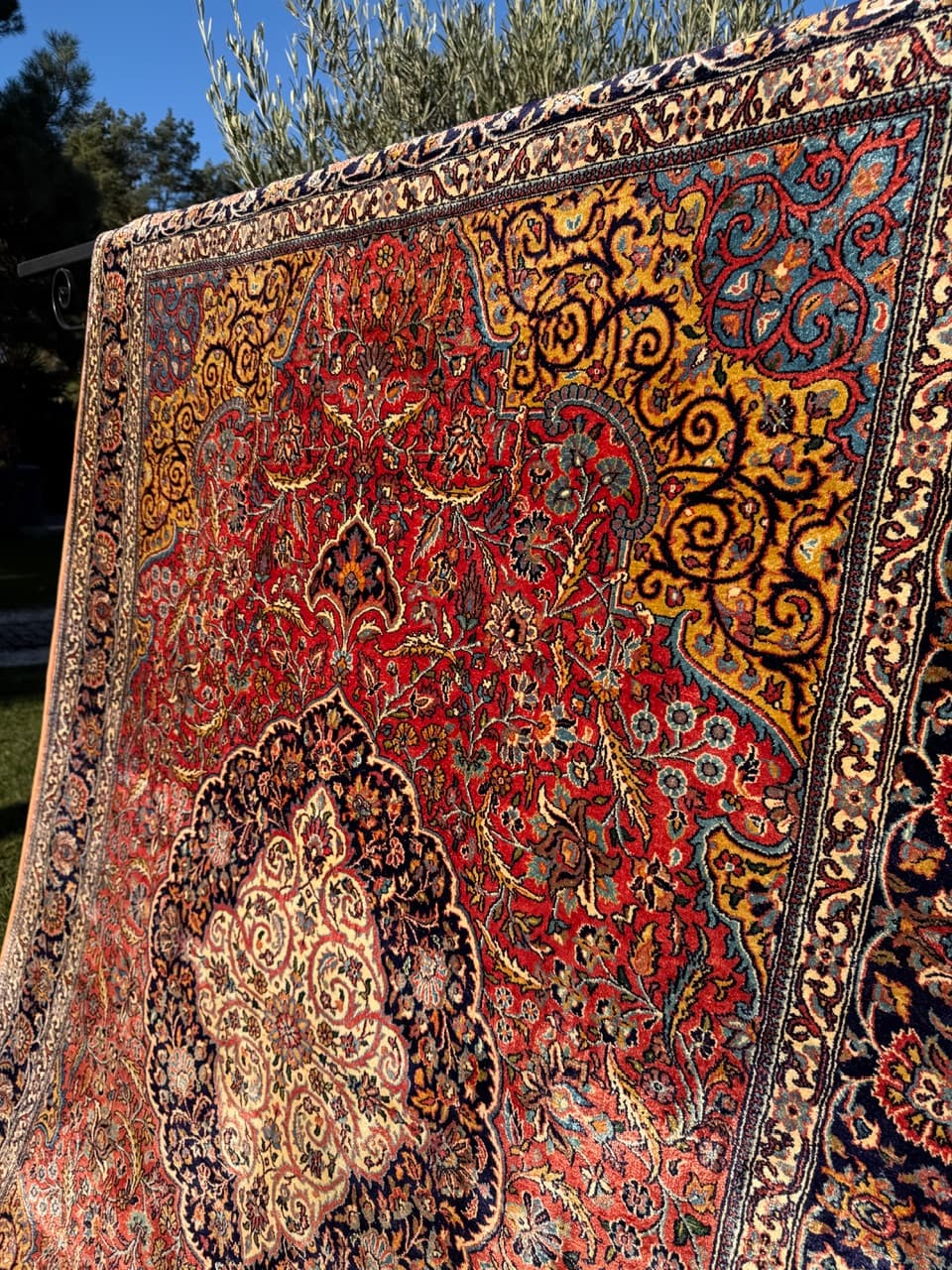 Rug Ghoum, red, silk, India, 280x175 cm - 174597