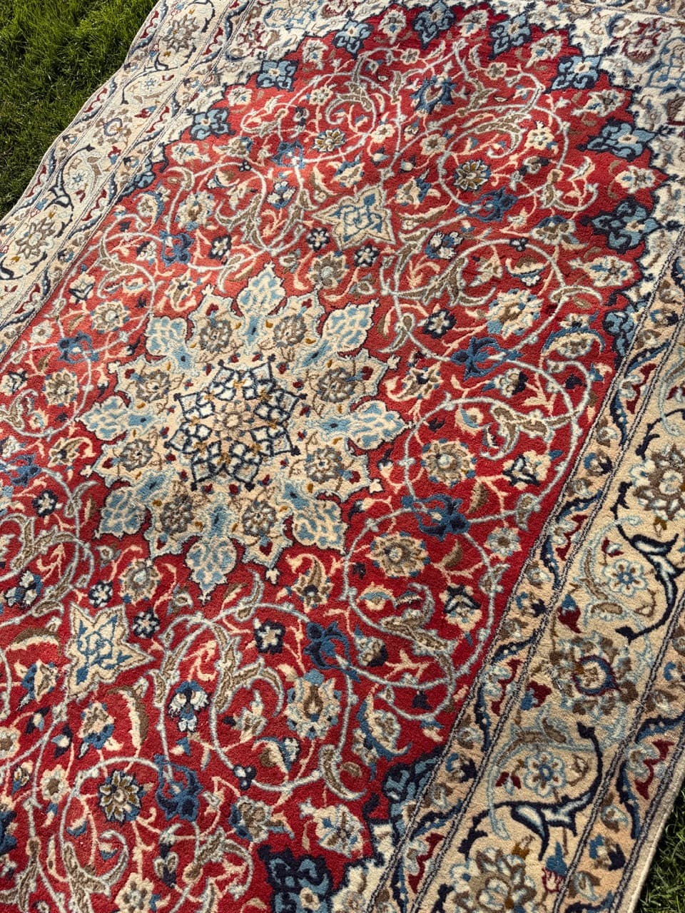 Rug Nain, red, wool silk, Iran, 1990s. - 174657