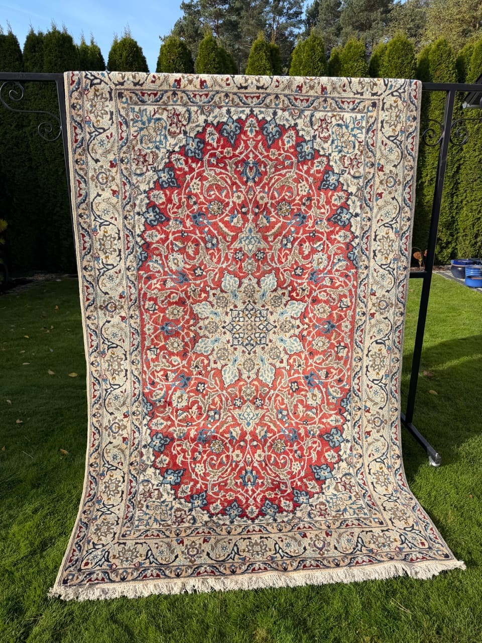 Rug Nain, red, wool silk, Iran, 1990s. - 174651