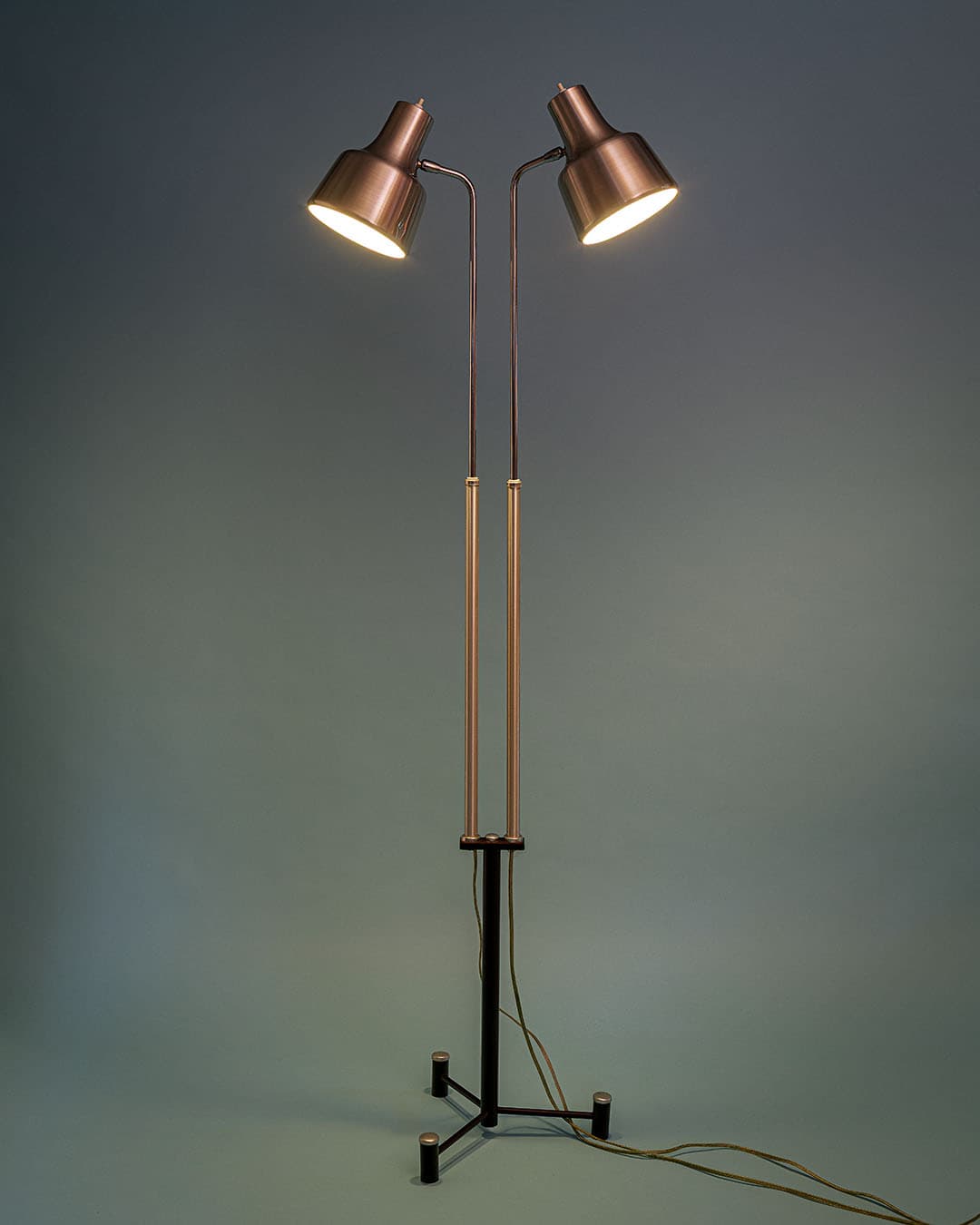 Lampa podłogowa podwójna, brązowy metal, Dania, lata 70. - 174693
